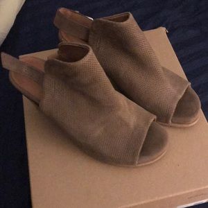 Gentle souls by Kenneth Cole selga heel